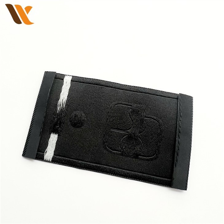 Manufacturer Custom Brand Logo Woven Labels 4